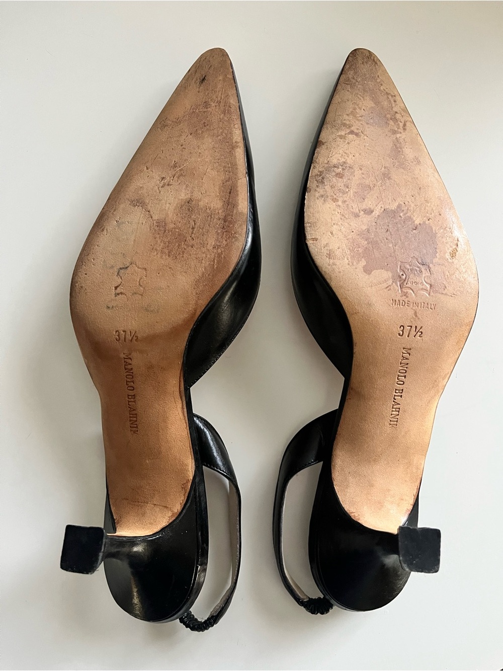 MANOLO BLAHNIK Carolyne Leather Low-Heel Slingback Pump - Picture 6 of 6